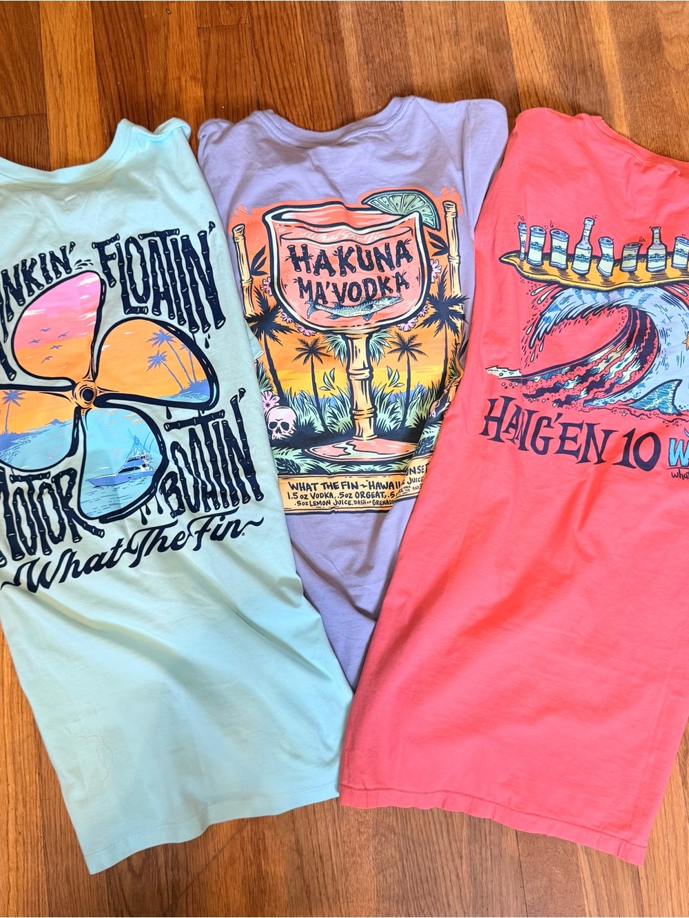 3 men’s tshirts Hakuna What the Fin performance fabric Graphic Tee - XL